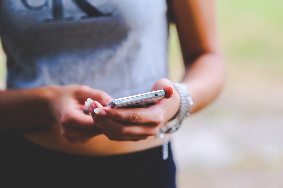 How to Stay Safe and Have Fun with Sexting and Online Dating