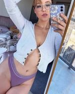 q_rihanna228446 picture