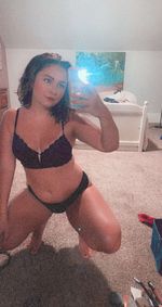 melaniehotsales picture