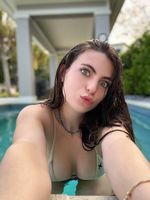 bella_r20238091 picture