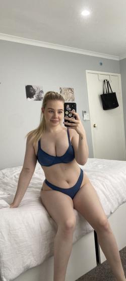 emilie_queen1 picture