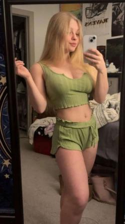 camilavalen3390 picture