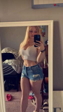 camilavalen3390 picture