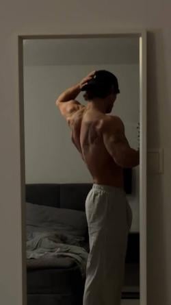 seesnapuserbelowwaddme