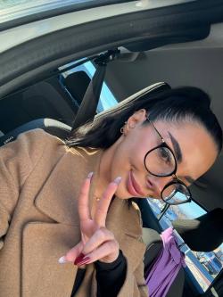 alexavoguee picture